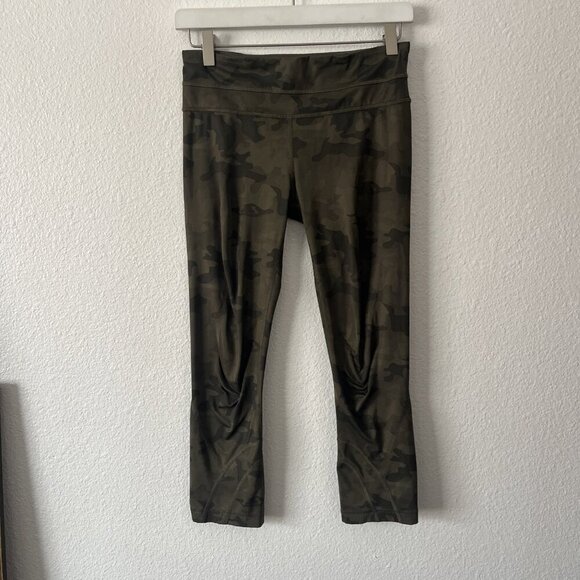 Lululemon Pants - Lululemon Leggings Womens 4 Green Camo Cropped Gym Athletic Yoga
